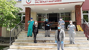Çal Belediyesi, sağlıkçı annelerin gününü kutladı.