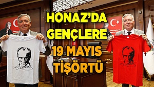 Honaz’da gençlere 19 Mayıs tişörtü