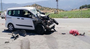 Denizli-Ödemiş yolunda feci kaza: 1 kişi yaşamını yitirdi, 17 tarım işçisi ölümden döndü