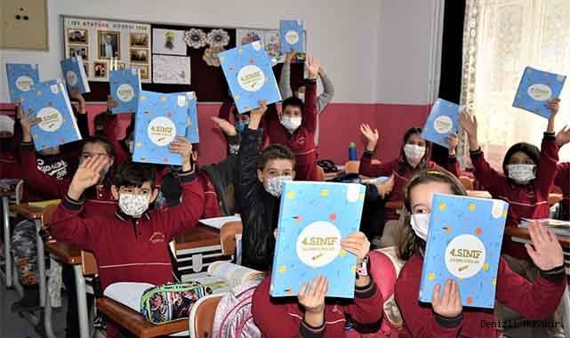 Ücretsiz Yardımcı Kaynaklar Basılı Olarak da Öğrencilere Dağıtıldı