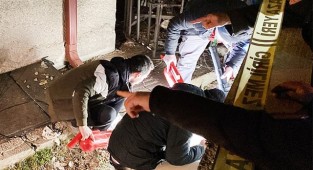 Tarihi eser kaçakçılarının kaçarken etrafa saçtığı altınları polis topladı