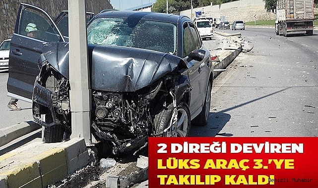 2 direği deviren lüks araç 3.'ye takılıp kaldı