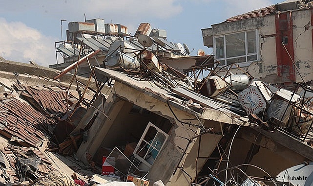 125 saat sonra enkazdan sağ çıkarıldı
