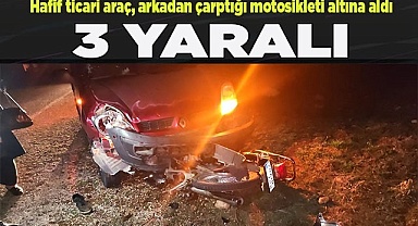 Hafif ticari araç, arkadan çarptığı motosikleti altına aldı; 3 yaralı