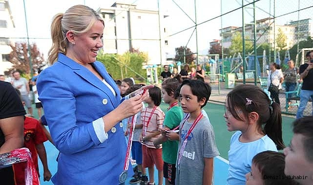 Şampiyonlar ödüllerini aldı