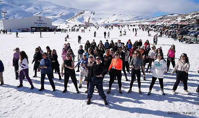 Denizli Kayak Merkezi'nde kar üstünde zumba gösterisi
