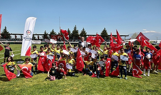 Denizli'de 23 Nisan coşkusu futbol turnuvasıyla başladı