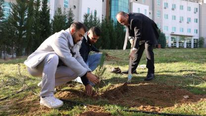 Rektör Güngör, Öğrencilerle Fidan Dikti