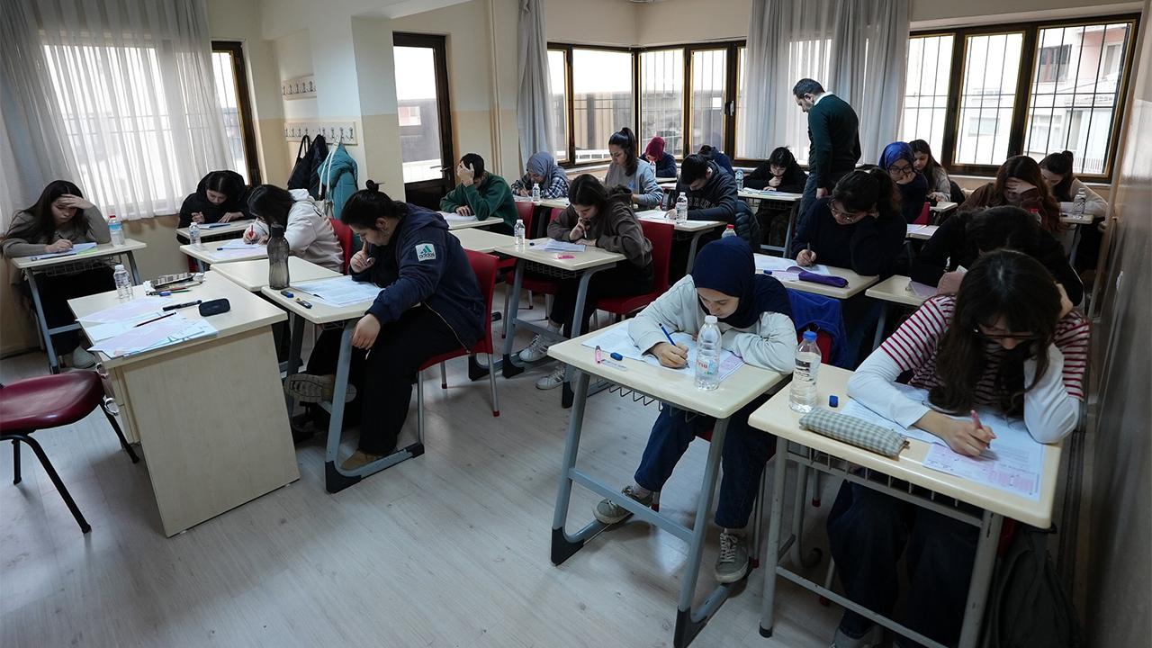 Büyükşehir’den gençlere YKS deneme kulübü desteği