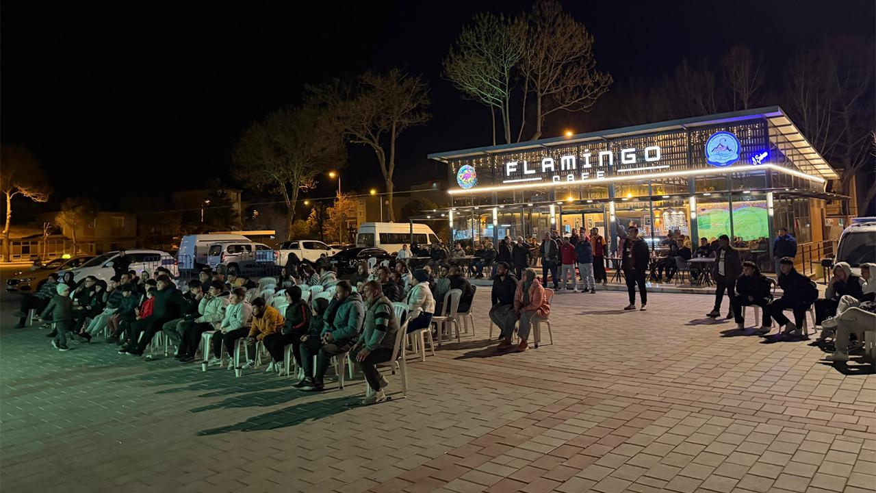 Çardak Meydanı Cimbom'un Zaferiyle İnledi