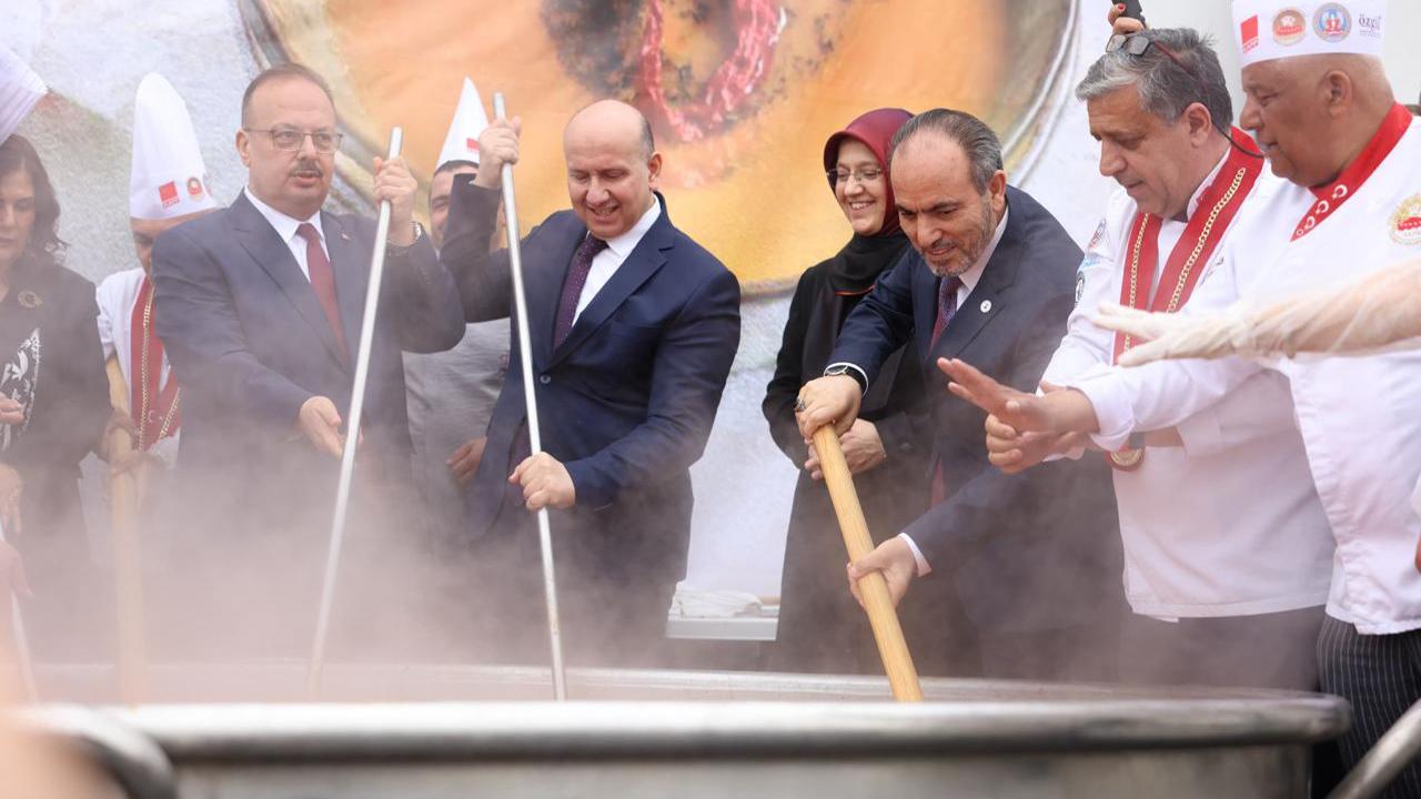 Rektör Güngör, EGEKAF’26’nın Açılış Programına Katıldı