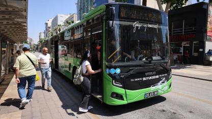 Büyükşehir ulaşım desteğinden binlerce öğrenci faydalandı