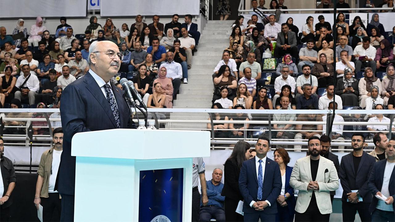 Pamukkale Üniversitesinde Mezuniyet Töreni Coşkusu Yaşandı