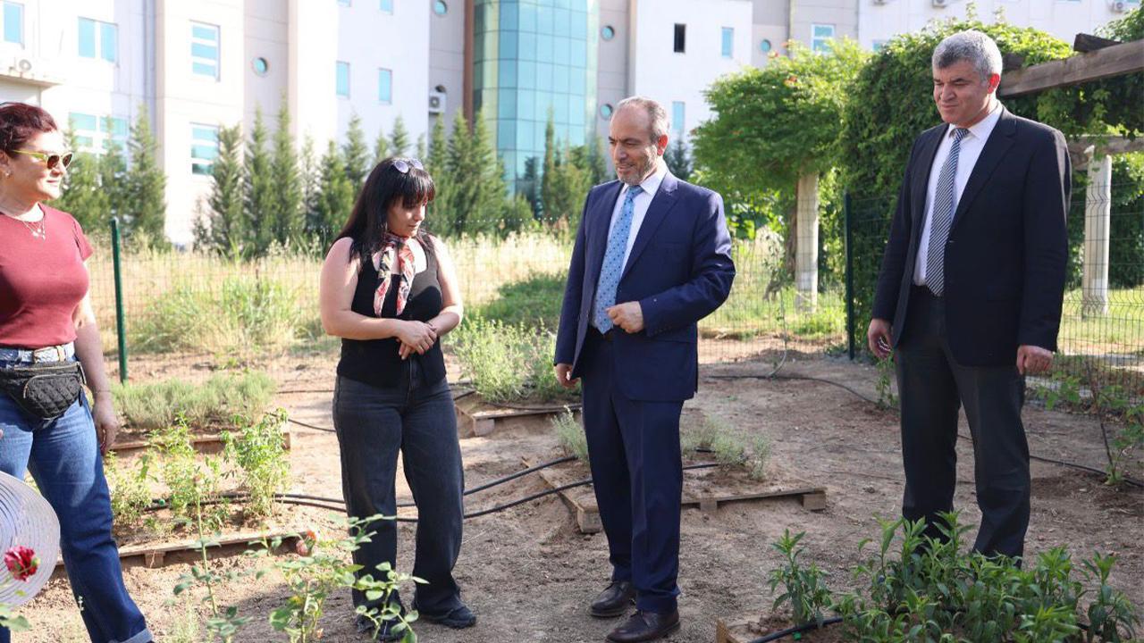 Rektör Güngör “Tripolium Gastro Bahçe”yi Ziyaret Etti