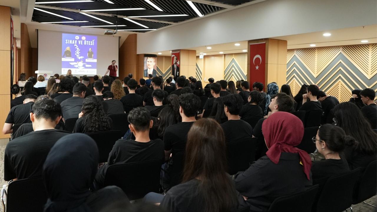 “Sınav ve Ötesi” programı gençlere rehber oldu