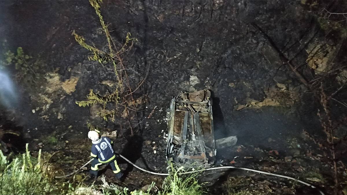 Çameli’de Araç Şarampole Yuvarlanıp Alev Aldı