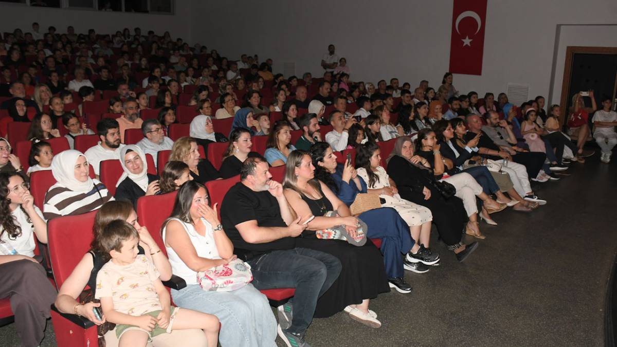Mekto Tiyatro oyunları Çatal Çeşme Oda Tiyatrosunda sahnelendi