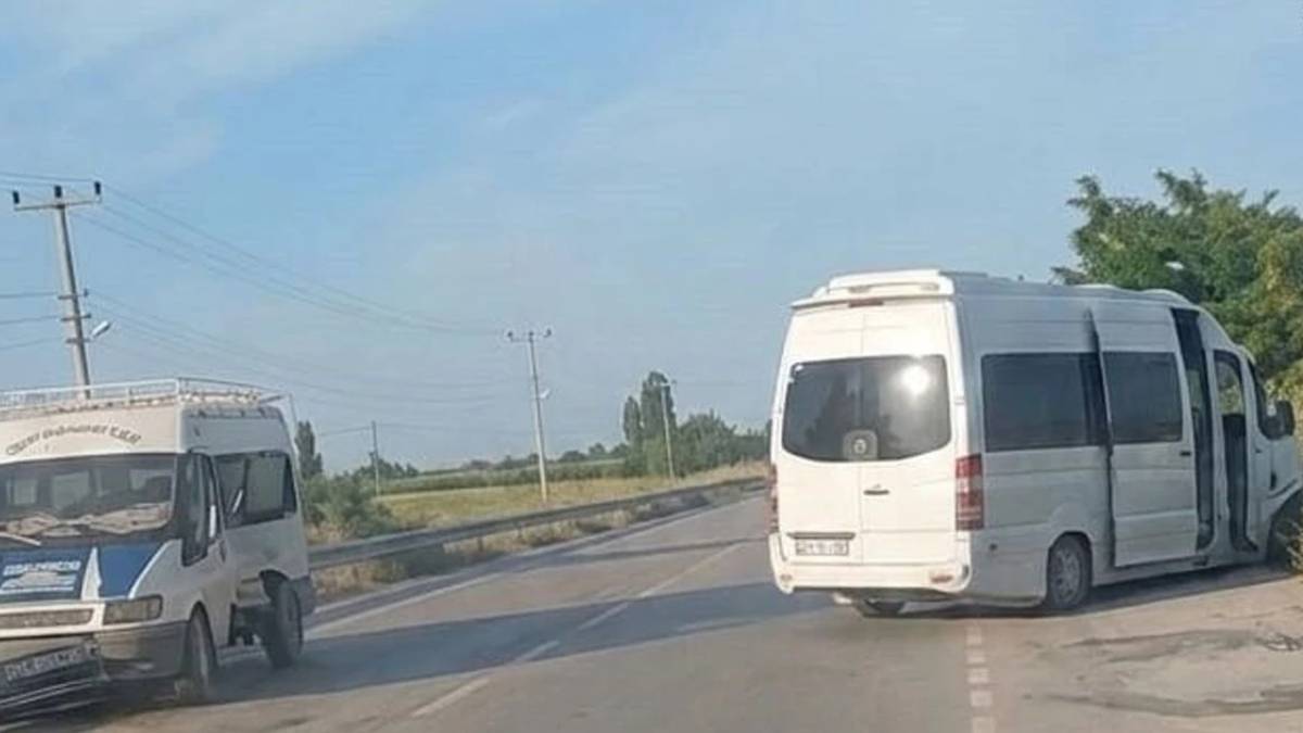 Çivril’de İşçi Servisleri Çarpıştı 10 Yaralı