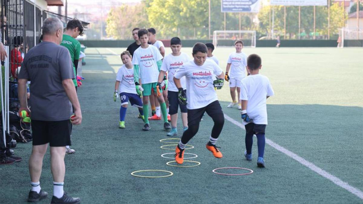 MERKEZEFENDİ YAZ SPOR OKULLARINDA KALECİ EĞİTİMLERİ BAŞLIYOR