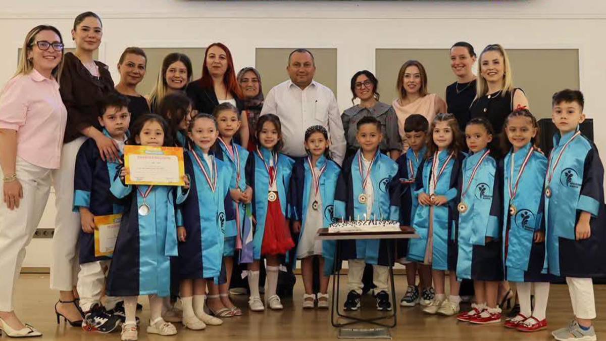 MERKEZEFENDİ’DE MİNİKLERİN MEZUNİYET HEYECANI