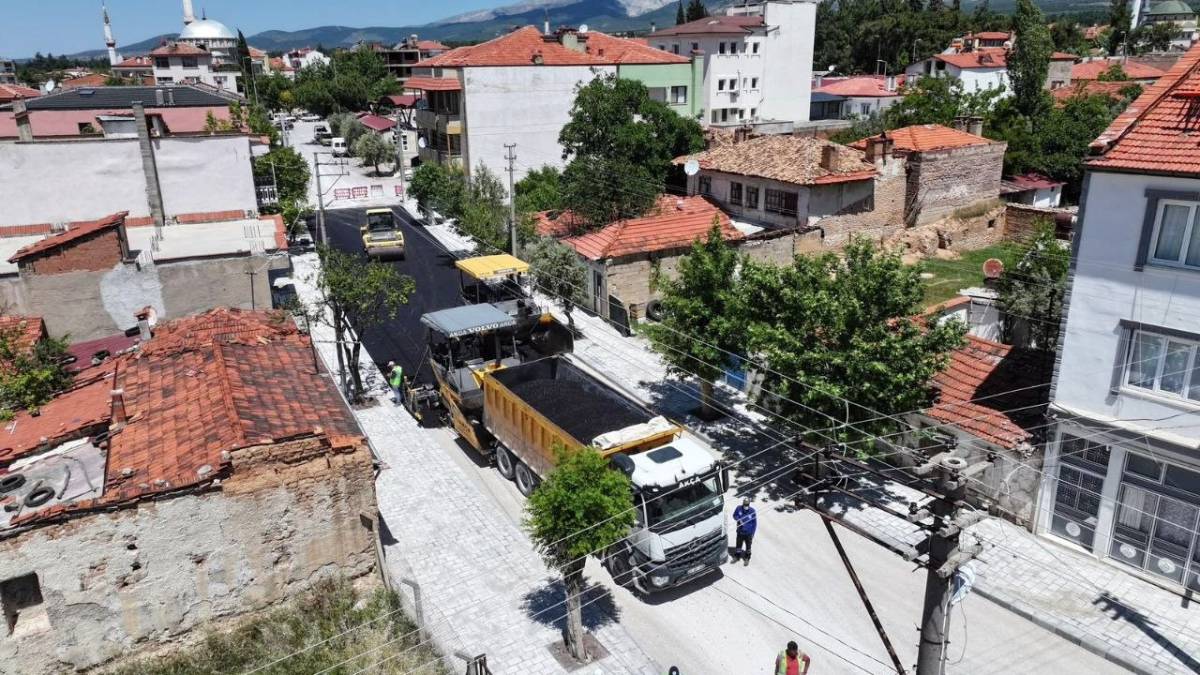 Demirciler asfaltla buluşuyor