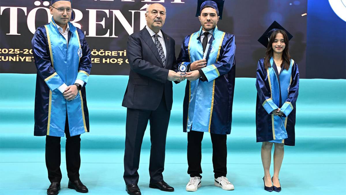 Pamukkale Üniversitesinde Mezuniyet Töreni Coşkusu Yaşandı