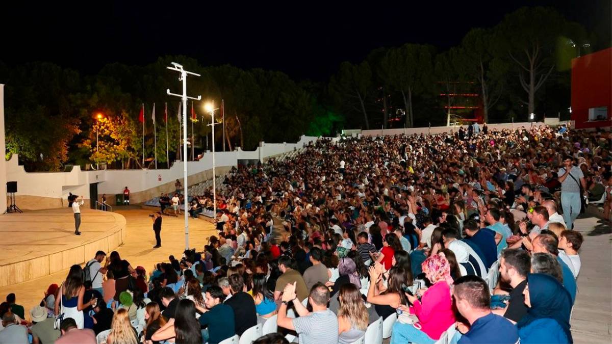 Denizli'de açık havada sinema keyfi başladı