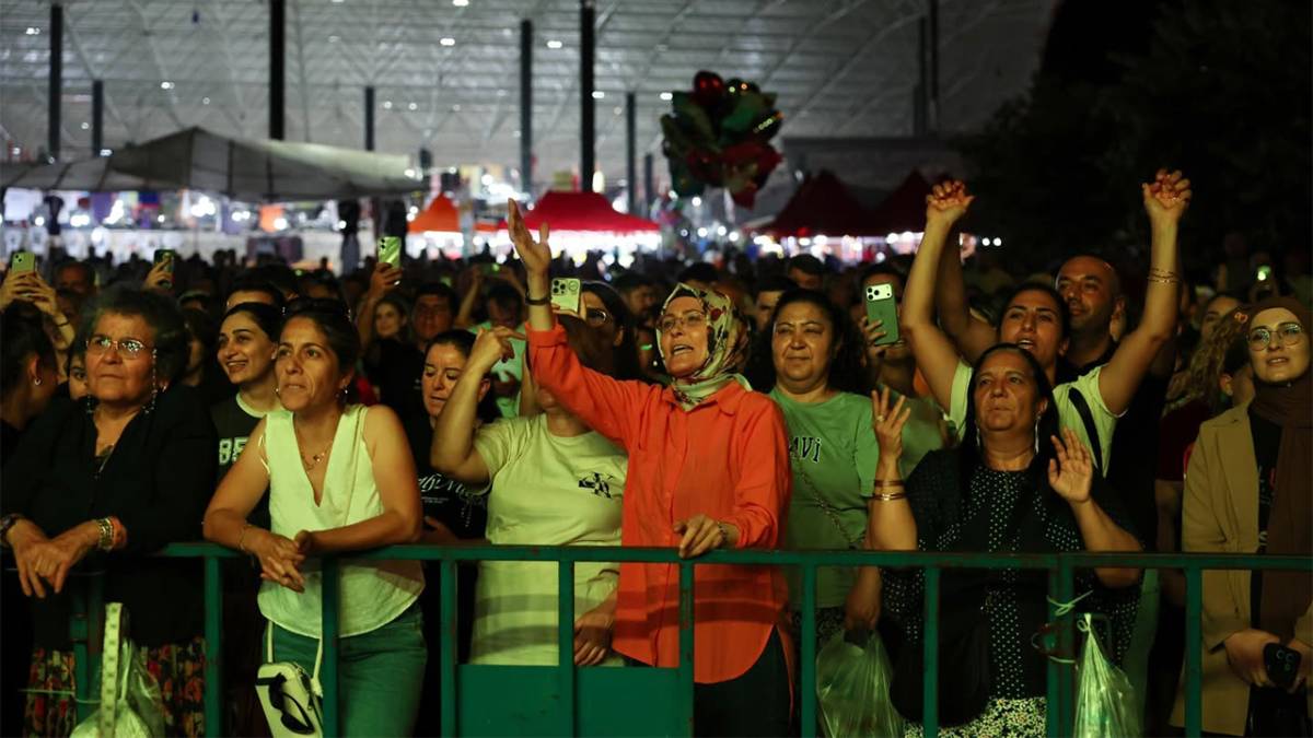 Honaz'da Kiraz Festivali Aslı Güngör Konseriyle Final Yaptı