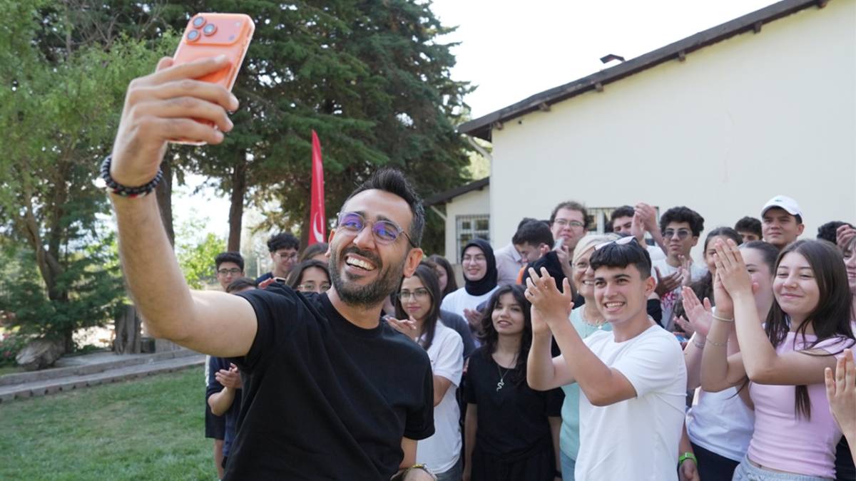 Denizli Büyükşehir’in kampında Gri Koç gençlerle buluştu