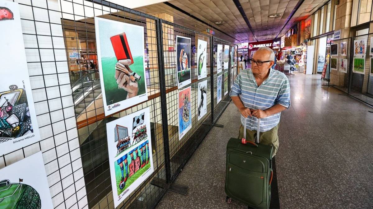 Karikatür Sergisi otogarda sanatseverlerle buluştu