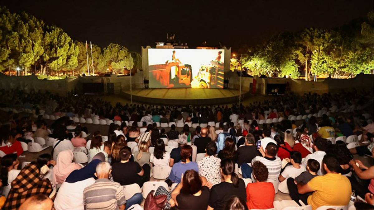 Denizli’de yaz akşamları sinema keyfiyle taçlanıyor